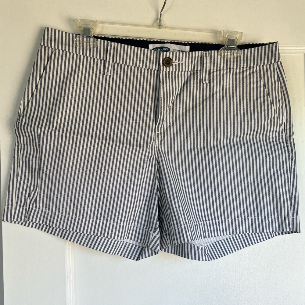 Old Navy Striped ‘Everyday Short’ **NEVER WORN**